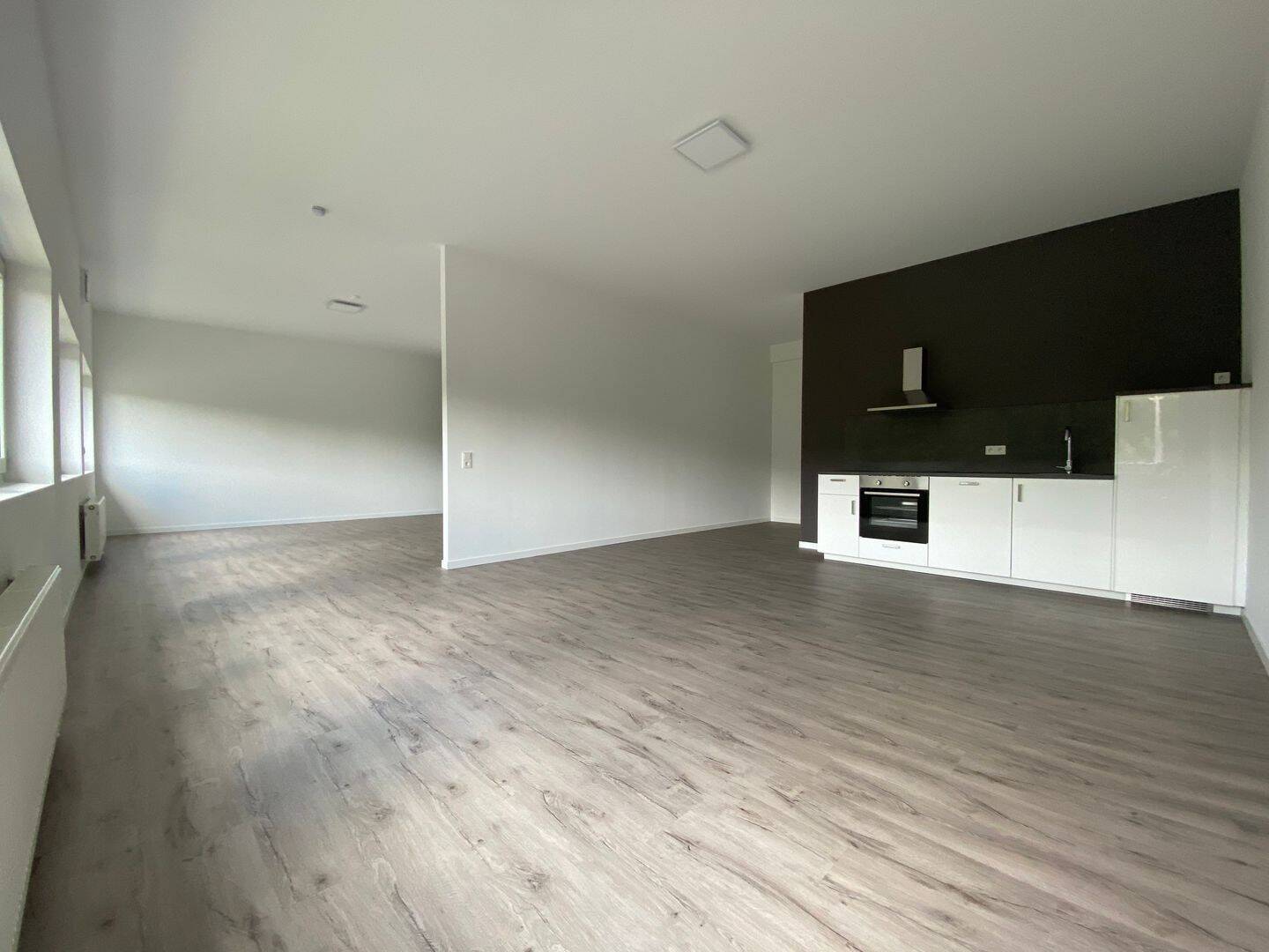                                                               Lichtdurchflutete, moderne Wohnung mit Einbauk&uuml;che                                                       in Roßdorf (Darmstadt-Dieburg)