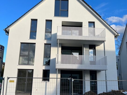 Exklusive 2 Zimmer-EG-Wohnung mit großer Terrasse, Aufzug, u. Einbauküche in Kirchheim-Teck