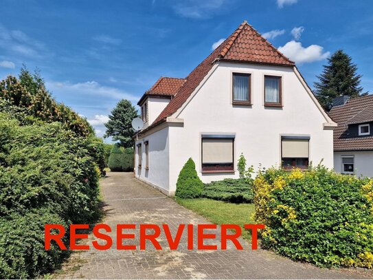 RESERVIERT! Sanierung oder Abriss? Altes Wohnhaus auf großem Grundstück in ruhiger Lage