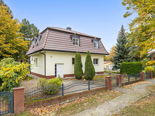 Schönes Einfamilienhaus im Villenstil mit Doppelgarage in den beliebten Flussviertel