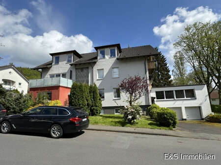 4 Familienhaus mit 3 Garagen und Nebengebäude! Grundstück weiter bebaubar!