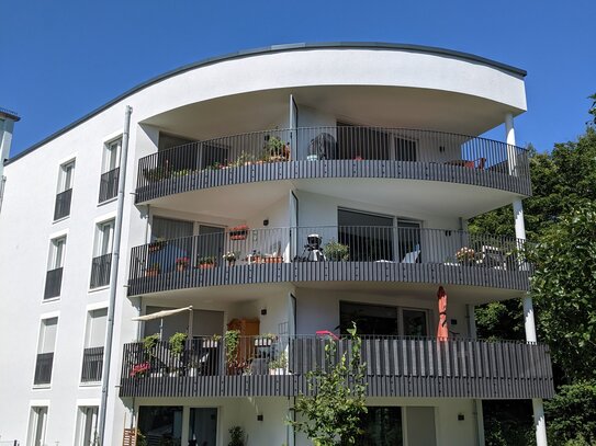 Top-moderne 2-Zimmer-Wohnung mit großem Südbalkon - zentral und doch idyllisch!