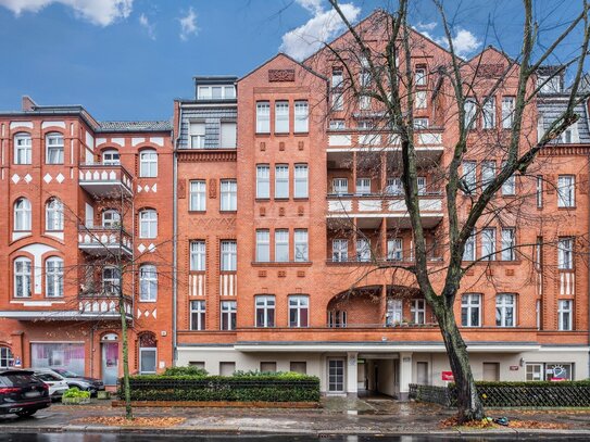 4 ZIMMER - 2 BALKONE - GARAGE Altbauperle in zentraler Tegeler Innenstadtlage