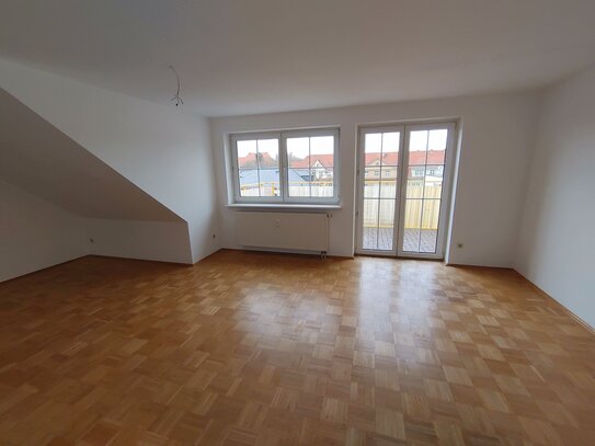 NEU! 2 RAUM DG WOHNUNG MIT BALKON