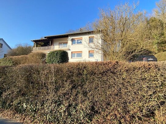 Einfamilienhaus mit Einliegerwohnung in Bitburg-Stahl - Panoramablick, ruhige Lage und viel Platz