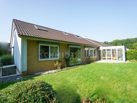 + + direkt am Wald + + Bungalow mit ausgebautem Dachgeschoss + + Garage, Keller + +