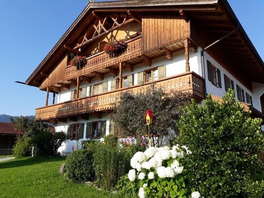 Wackersberg/Arzbach: Top Gepflegte 4 Zi. Wohnung im 1.OG. mit Bergblick auf dem Bauernhof