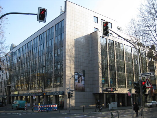 Büro- & Einzelhandelsflächen in zentraler Lage provisionsfrei zur Miete. Moderne Büroausstattung