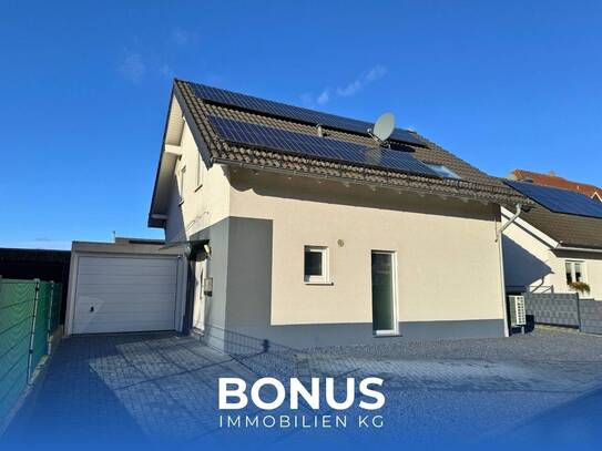 * Modernes, freistehendes Einfamilienhaus * KfW-70 zertifiziert * Garten * Baujahr: 2015 * Garage *