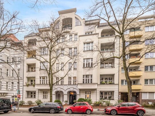 Rare apartment in a historical building with elevator in Charlottenburg-Halensee