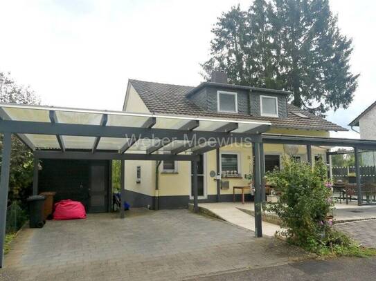 Modernisiertes, freistehendes Wohnhaus mit überd. Terrasse, Garten + Doppelcarport in Zentrumslage