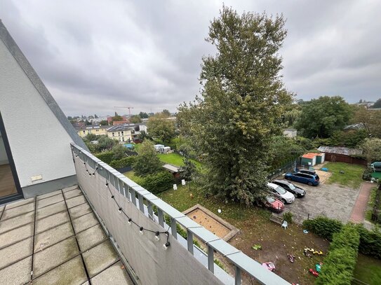 Schöne Dachgeschosswohnung in Alt - Glienicke!