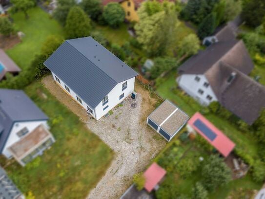 Dank Erstbezug tadellose Doppelhaushälfte mit Garten, Freistellplatz und Garage