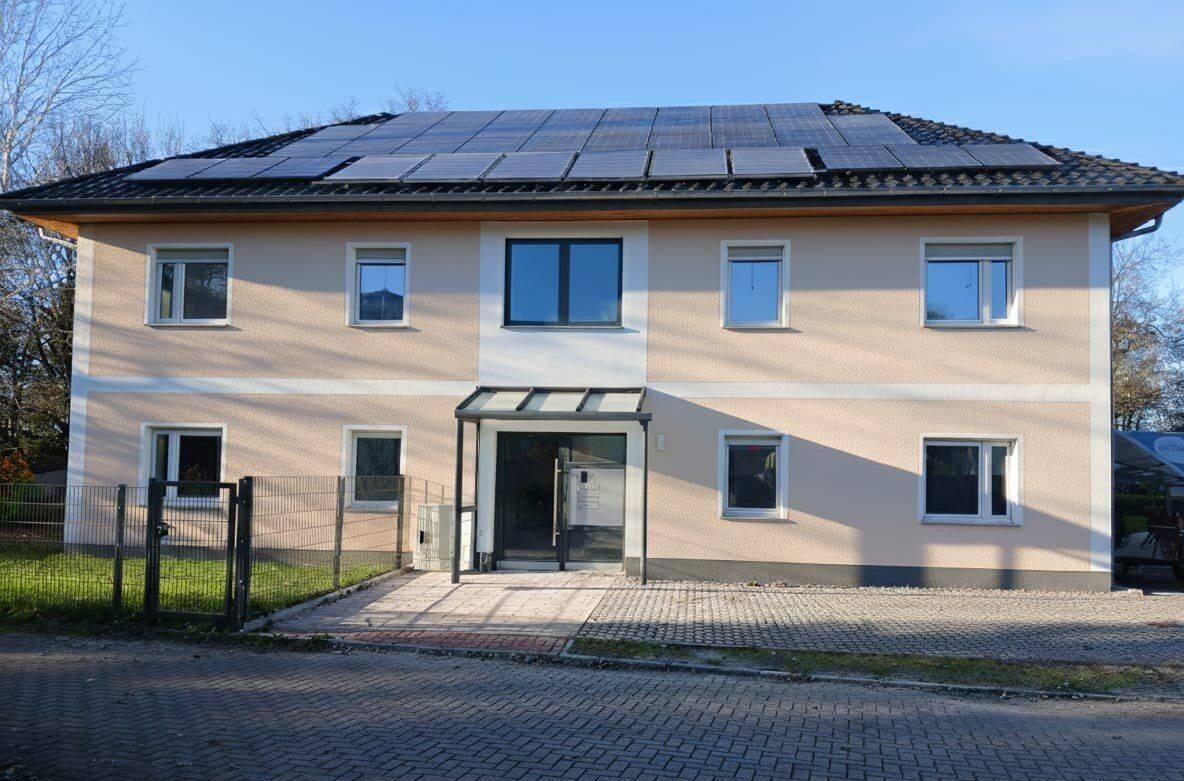 Erstbezug am See! 4-Zimmer-Maisonette mit Wintergarten & Balkon - Photo 1