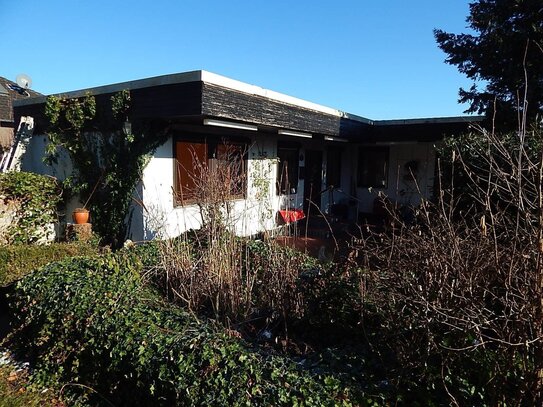 Sanierungsbedürftiges Einfamilienhaus mit unverbaubarer Fernsicht in ruhiger Lage von Greene!