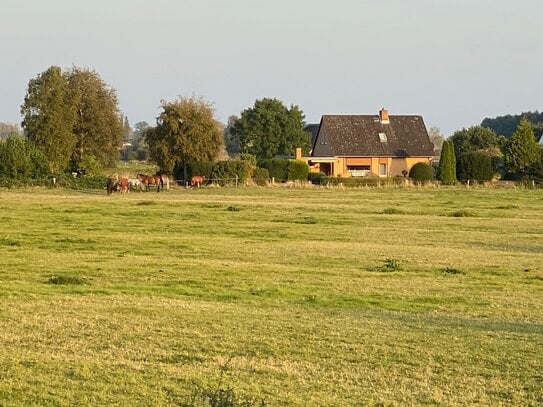 GROßZÜGIGES EINFAMILIENHAUS IN WUNDERSCHÖNER LANDSCHAFT