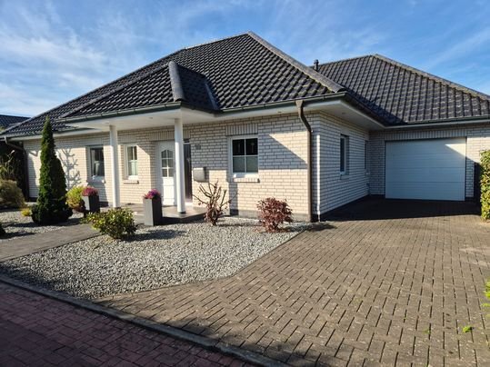 Traumhafter ebenerdiger Walmdachbungalow mit Garage, tlw. überdachter Terrasse und Garten in bevorzugter Lage von Sögel…