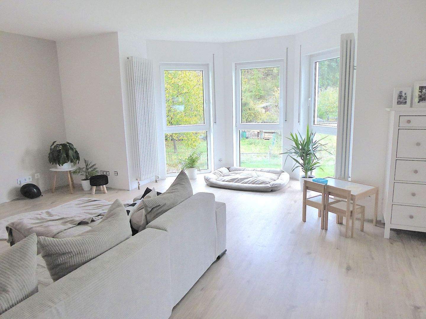 Immobilie in Hohenahr - Junges und modernisiertes 2 Parteienhaus mit Garten und Garagen - Bild 0