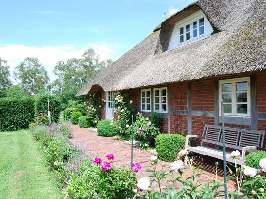 Traumhaftes Reetdach-Fachwerkhaus mit großem Gartengrundstück in Jade!