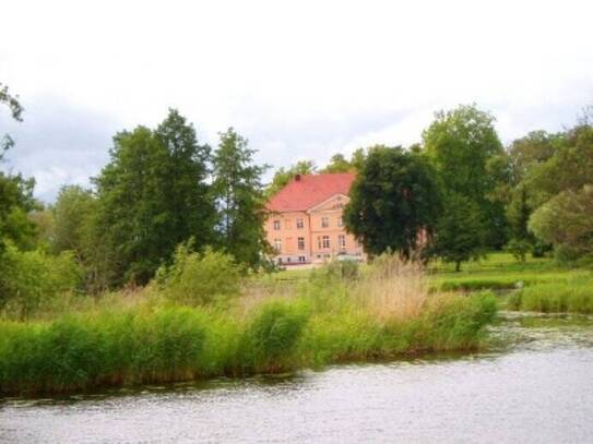 Repräsentative 3-Zimmerwohnung im Gutshaus