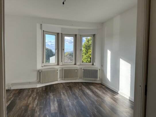 Helle 4 Zimmer Wohnung mit Stellplatz und Wintergarten in Hausberge