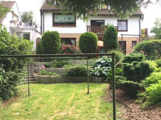 2 1/2- Zimmer Wohnung in kleiner Wohnanlage mit nur 3 WE in grüner Lage mit Balkon und Gartennutzung