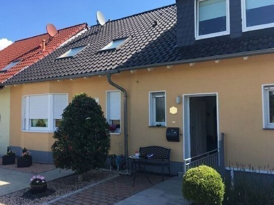 Doppelhaushälfte/ArtMaisonette, groß. Wohnzimmer, 3 Schlafzimmer, gr. Wohnküche, W-D-Bad, Terrasse/Garten/Carport, 120…