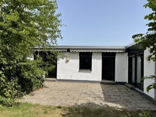 SANKT AUGUSTIN-NIEDERBERG, toller BUNGALOW mit 3-4 Zimmern, ca. 130 m² Wfl., großer Garten, Garage