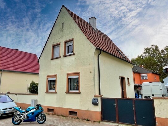 Sanierungsbedürftiges Einfamilienhaus mit Garten