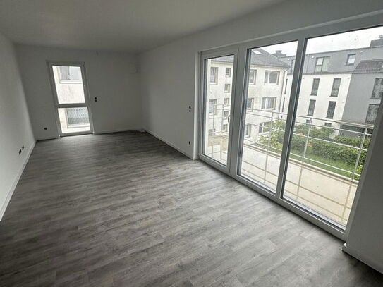 Neubau Erstbezug mit Balkon, Aufzug, Stellplatz