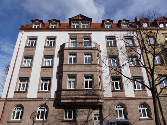 Schöne, geräumige zwei Zimmer Dachgeschoss-/ Maisonettewohnung mit 2 Balkonen in Nürnberg, St. Leonhard