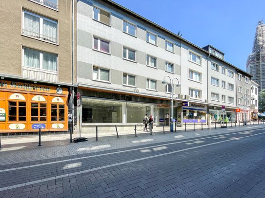 zentrale Lage - lange Schaufensterfront - Parkhaus gegenüber