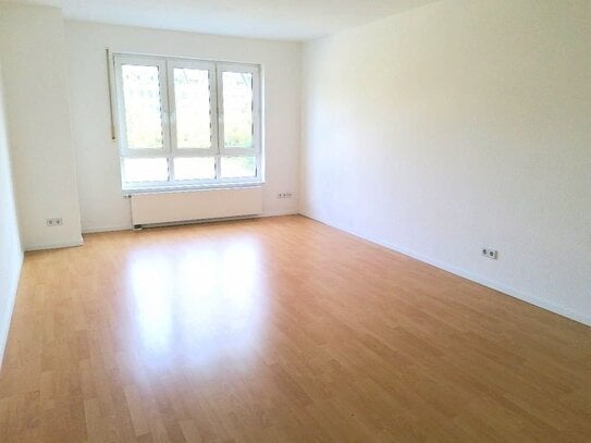 !! 3-Zimmer-Wohnung mit Balkon zentrumsnah in Nebenstraße !!