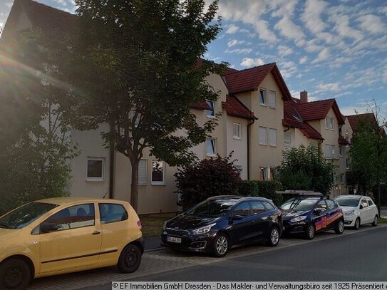 vermietete 2-Zimmer-Erdgeschosswohnung mit offener Küche und Terrasse in 01328 Dresden