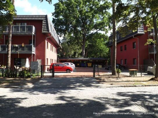 Zwei moderne Mehrfamilienhäuser mit 8 Wohneinheiten.