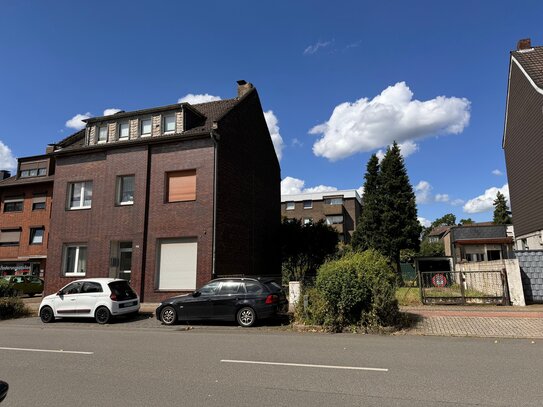 Mehrfamilienhaus mit Baugrundstück in zentraler Lage