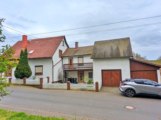 Einfamilienhaus mit Blick auf die umliegenden Gewässer.