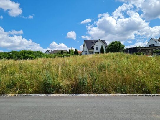 Im Herzen der Fränkischen Schweiz Bauplatz voll erschlossen 774m² sonnig mit tollem Ausblick