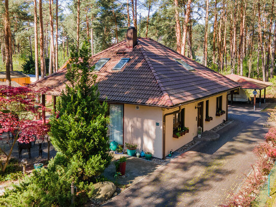 Mit Parkgrundstück, Wohnkeller, Einbauküche, Sauna, Kamin: Einfamilienhaus in Mittenwalde Töpchin