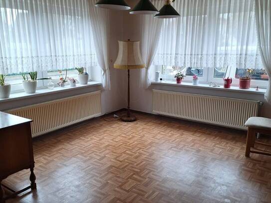 Großzügig geschnittenes EFH mit einem Nebengebäude
