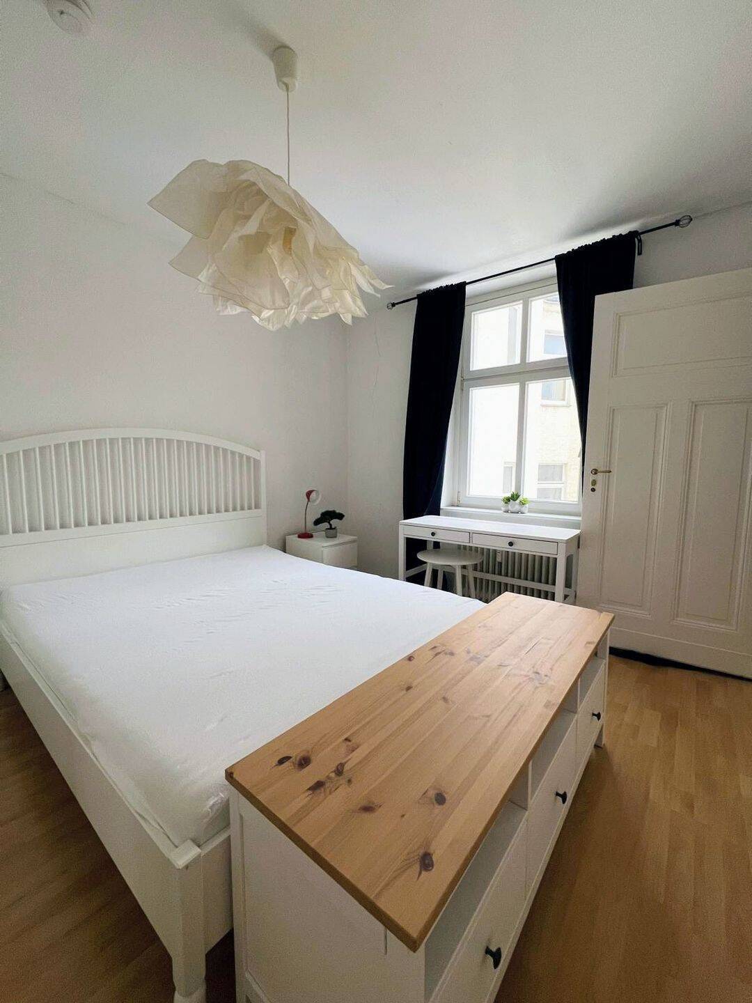 Sonnige, ruhige Altbauwohnung nahe Schloss Charlottenburg - stilvoll möbliert & perfekt angebunden - Photo 1