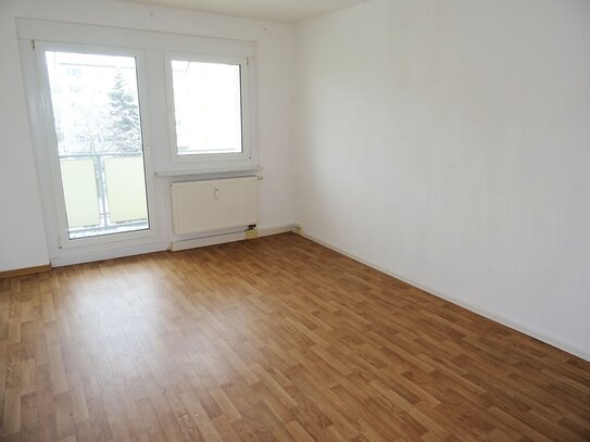 ** mit Balkon ** 3 Zimmer Wohnung in Werdau zu vermieten!