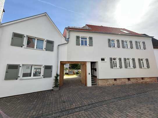 Architekten-Hofreite mit Einliegerhaus, traumhafter Dachterrasse und mediterranem Innenhof