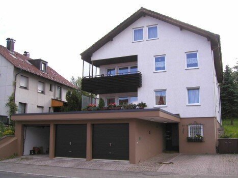 Sonnige, ruhige, moderne 4 Zimmer-Wohnung mit Balkon und Einbauküche in Freudenstadt