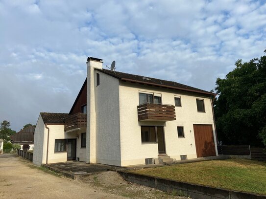 Großes Grundstück mit 2 Häusern und zusätzlicher Bebauungsmöglichkeit in Pondorf!