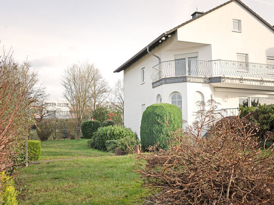 Panoramablick - Apartes Einfamilienhaus mit wunderschönem Garten und zwei Garagen