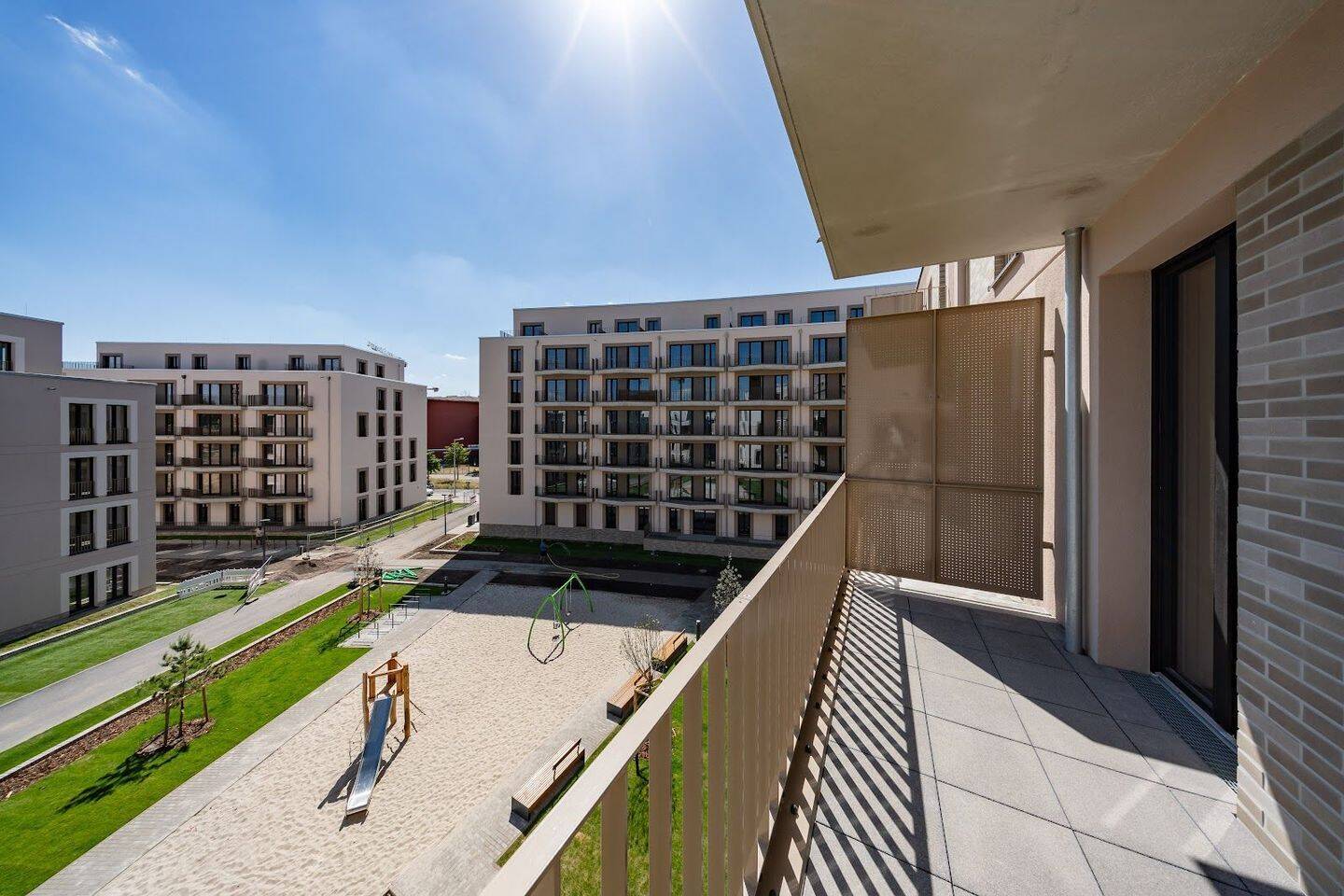 Neubauwohnung an der Waterkant mit Balkon und 2 Bädern / WBS 220 - Foto 1