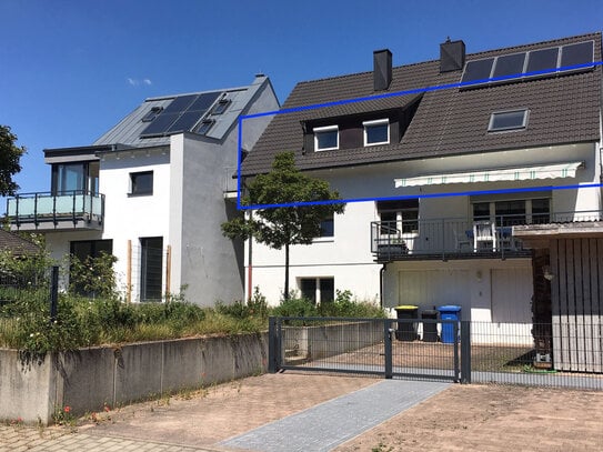 Ruhige, helle Dachgeschoss-Wohnung mit Balkon und Gartenanteil in Nürnberg-Reichelsdorf