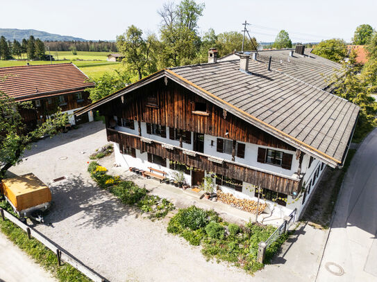 Traditionelles Bauernhaus mit Nebenhaus und wunderschönem Garten