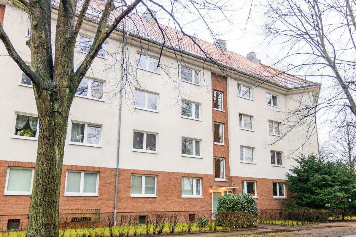 Gepflegte Wohnung - 200 m zur U-Bahn Habichtstr.